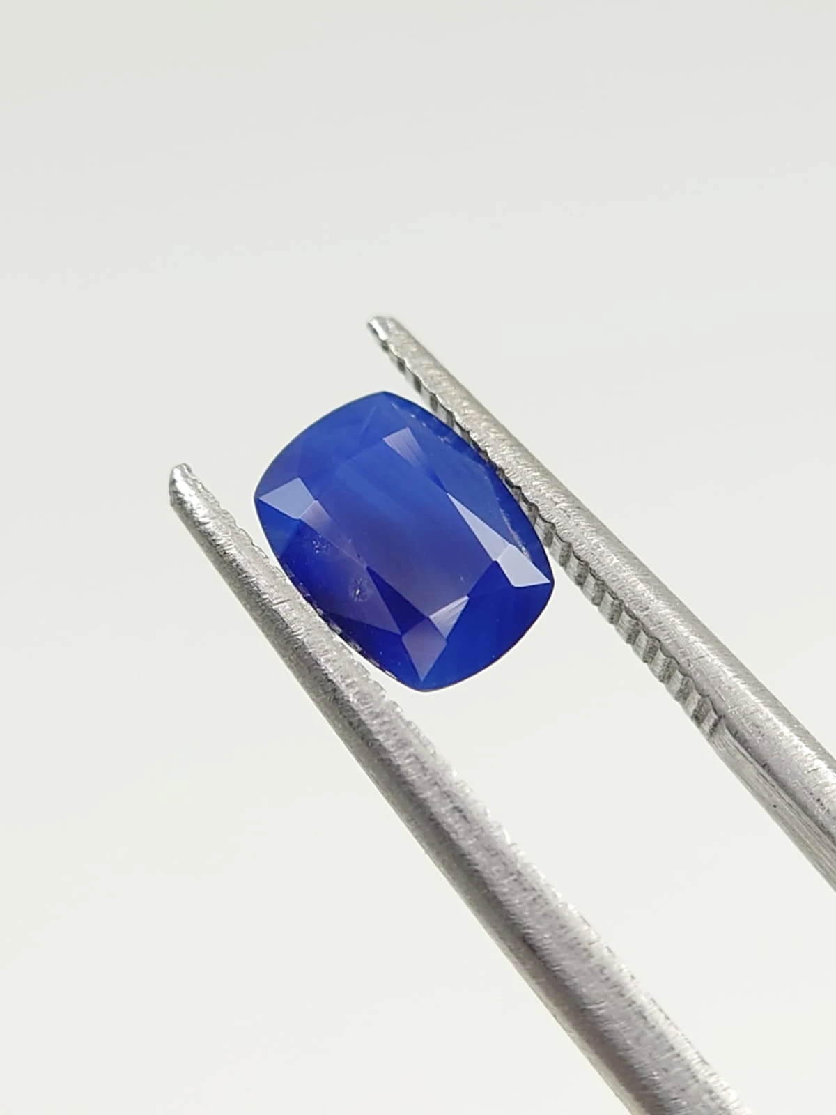 1.08ct Natural Deep Blue Sapphire From Nigeria — view 4